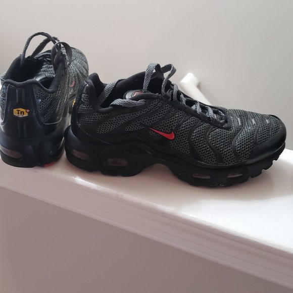 Kid's Nike Air Max Plus, Black University Red Reflective Silver (GS) - Picture 2 of 6